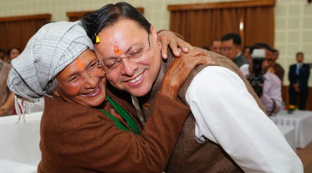 मुख्यमंत्री पुष्कर सिंह धामी ने अंतर्राष्ट्रीय महिला दिवस पर 38 वरिष्ठ महिलाओं को किया सम्मानित, कहा- “पहाड़ की असली ताकत उसकी मातृशक्ति”