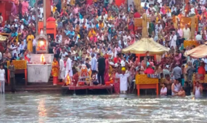 बुद्ध पूर्णमा आज, हरिद्वार में श्रद्धालुओं ने गंगा में लगाई आस्था की डुबकी
