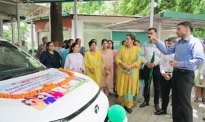 डीडीआरसी और नारी निकेतन को मिली निःशुल्क ईवी वाहन सेवा, डीएम ने दिखाई हरी झंडी