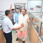 इलेक्ट्रिक स्कूटर से उपनल मुख्यालय पहुंचे मंत्री गणेश जोशी, किया औचक निरीक्षण