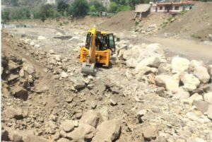 आपदा प्रभावित क्षेत्र कार्लीगाड़ में मलवे के चैनेलाइजेशन का कार्य प्रारंभ