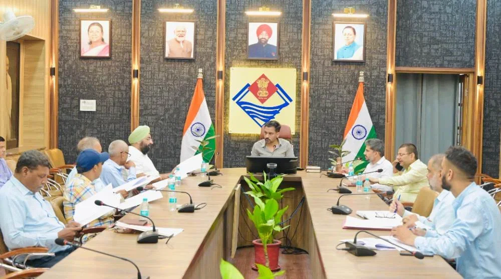 मतदाता सूची का ड्राफ्ट रोल प्रकाशन के बाद सार्वजनिक, 13 अगस्त तक किए जा सकेंगे दावे-आपत्तियां; जिलाधिकारी ने राजनीतिक दलों को उपलब्ध कराया ड्राफ्ट रोल, त्रुटियों पर तत्काल सुझाव देने की अपील
