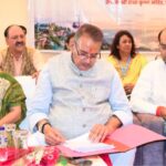 सेवा पखवाड़ा के बहुउद्देशीय शिविर में कैबिनेट मंत्री गणेश जोशी ने सुनी जन समस्याएं