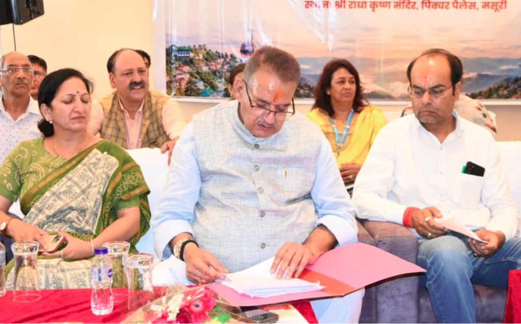 सेवा पखवाड़ा के बहुउद्देशीय शिविर में कैबिनेट मंत्री गणेश जोशी ने सुनी जन समस्याएं