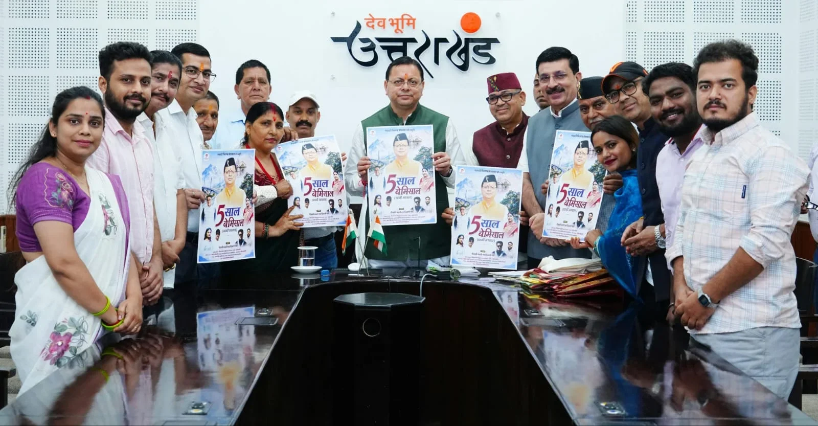 मुख्यमंत्री ने पांच वर्षों की उपलब्धियों पर आधारित विशेष एल्बम गीत का किया विमोचन