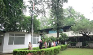स्वतंत्रता हमें बहुत बड़ी कुर्बानियों के बाद मिली है, इसकी रक्षा करना हम सभी की जिम्मेदारी- डीएम