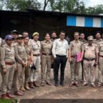 हरिद्वार-ऋषिकेश में लीसा इकाइयों पर वन विभाग की छापेमारी, एक डिपो सीज