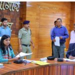 जनता मिलन में जिलाधिकारी ने सुनीं 28 शिकायतें, समयबद्ध निस्तारण के निर्देश