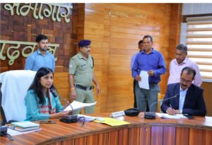 जनता मिलन में जिलाधिकारी ने सुनीं 28 शिकायतें, समयबद्ध निस्तारण के निर्देश