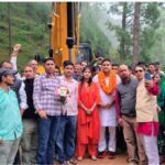 मंत्री राम सिंह कैड़ा ने किया सड़क निर्माण कार्य का शुभारंभ, ग्रामीणों ने फूल-मालाओं से किया स्वागत