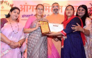 आंगनबाड़ी केंद्र है बच्चों के भविष्य की बुनियाद रखने का प्रथम आयाम- रेखा आर्या
