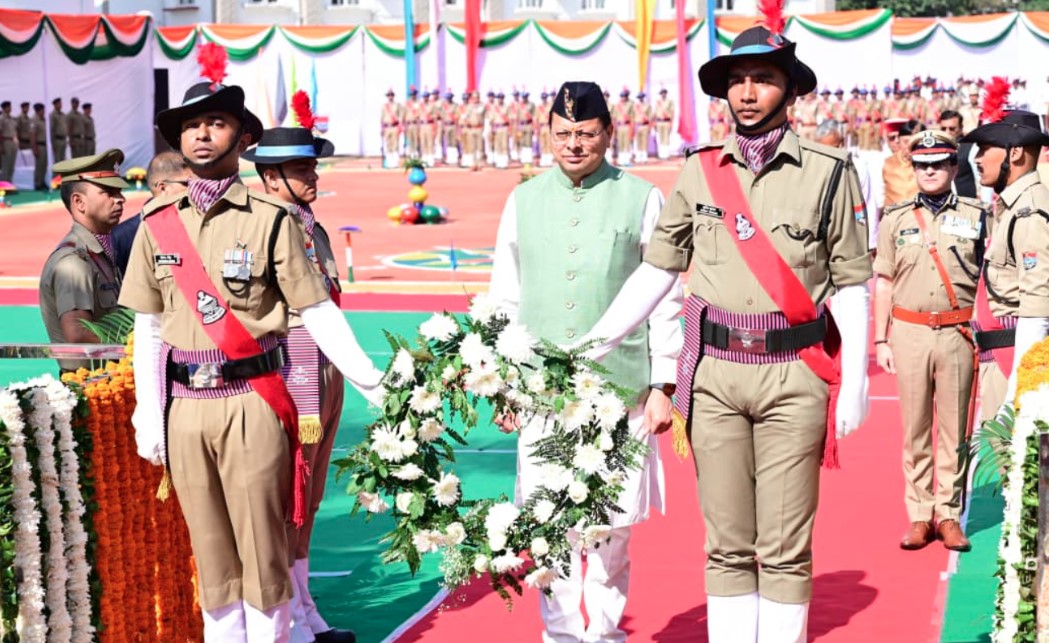 मुख्यमंत्री ने पुलिस स्मृति दिवस पर शहीद जवानों को दी श्रद्धांजलि, परिजनों को किया सम्मानित